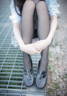 年轻漂亮女教师_高清完整在线观看